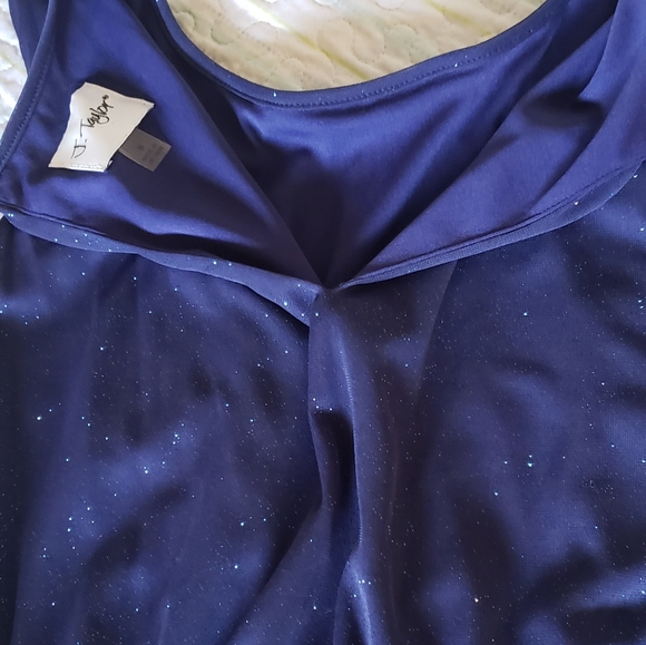 Blue dresses - Picture 5 of 6